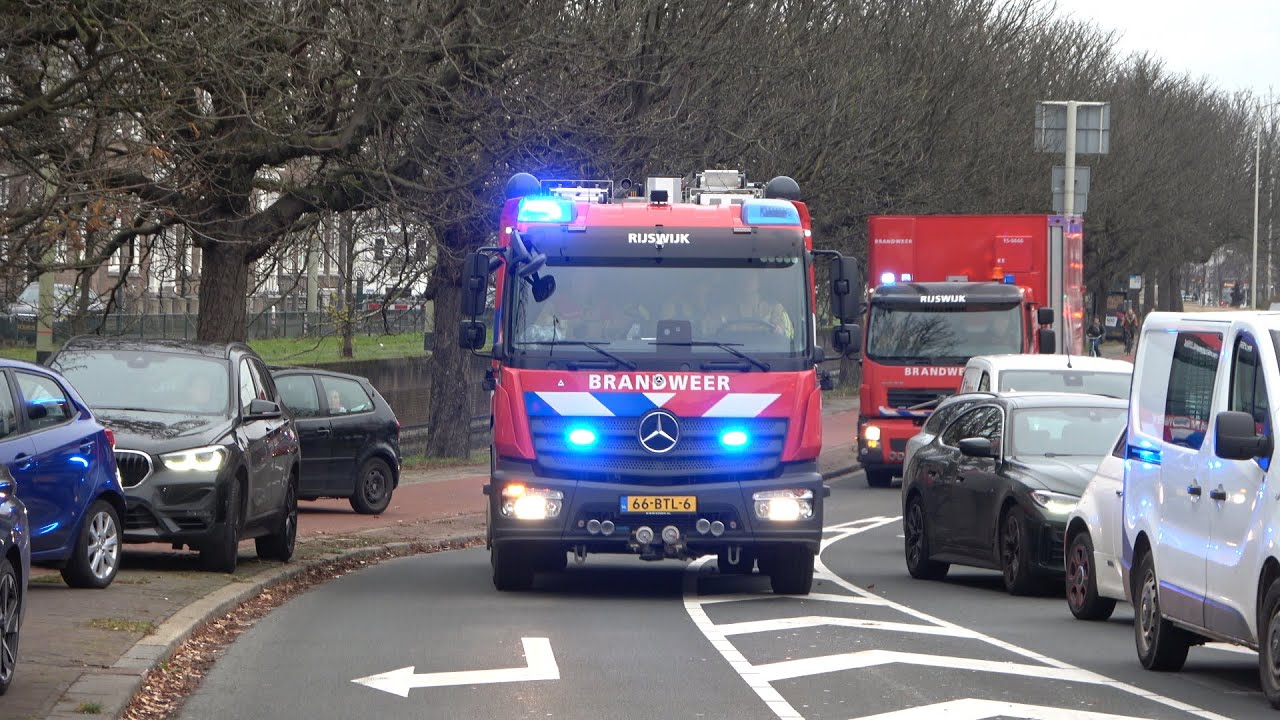 BAS Team Brandweer Rijswijk met spoed naar een grote brand Lange ...