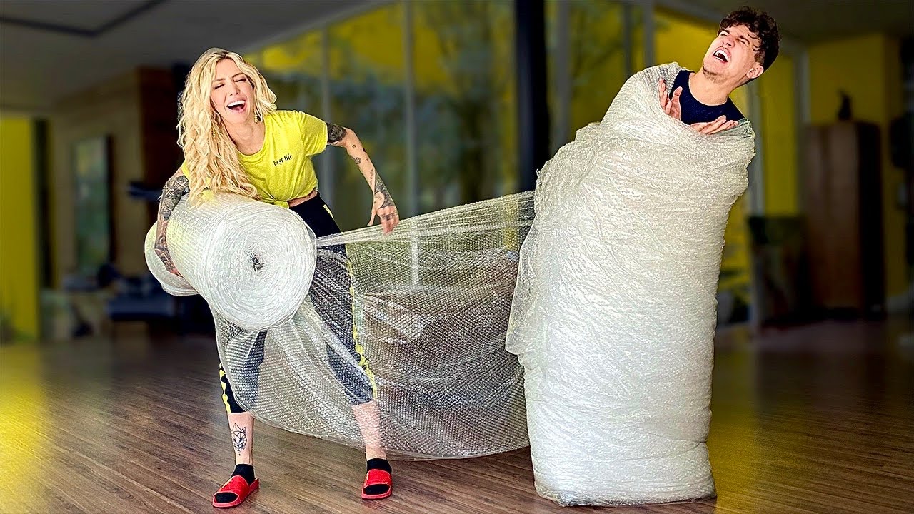 A ZOO ME ENROLOU EM 100 METROS DE PLÁSTICO BOLHA!