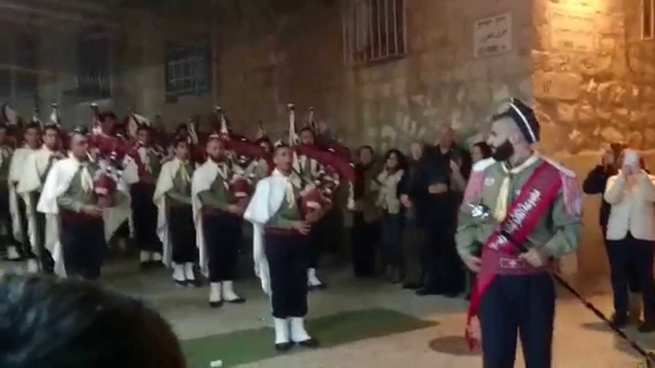 Arab Catholic Scout Group - próba przed marszem ognia