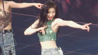 Itzy gas Me Up U0026 Dynamite Chaeryeong Focus vertical  2nd World Tour In Seoul  20240225