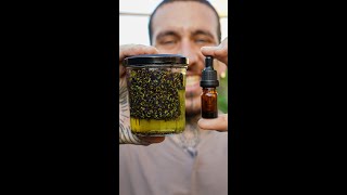 How to make your own medicinal oil mixing flowers from your garden and your favourite oil! #shorts