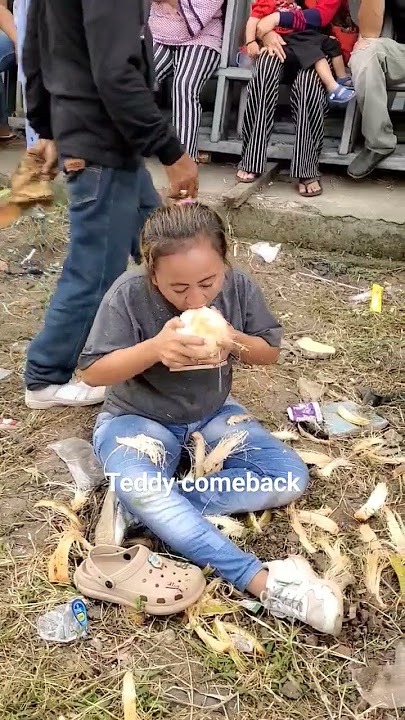 ketika cewek kesurupan makan kelapa | Ladies reak