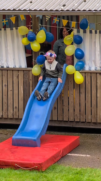 Idag sparkades Jacob ut från förskolan. Nu väntar skolan. #familj #student