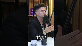 Beijando Desconhecidas