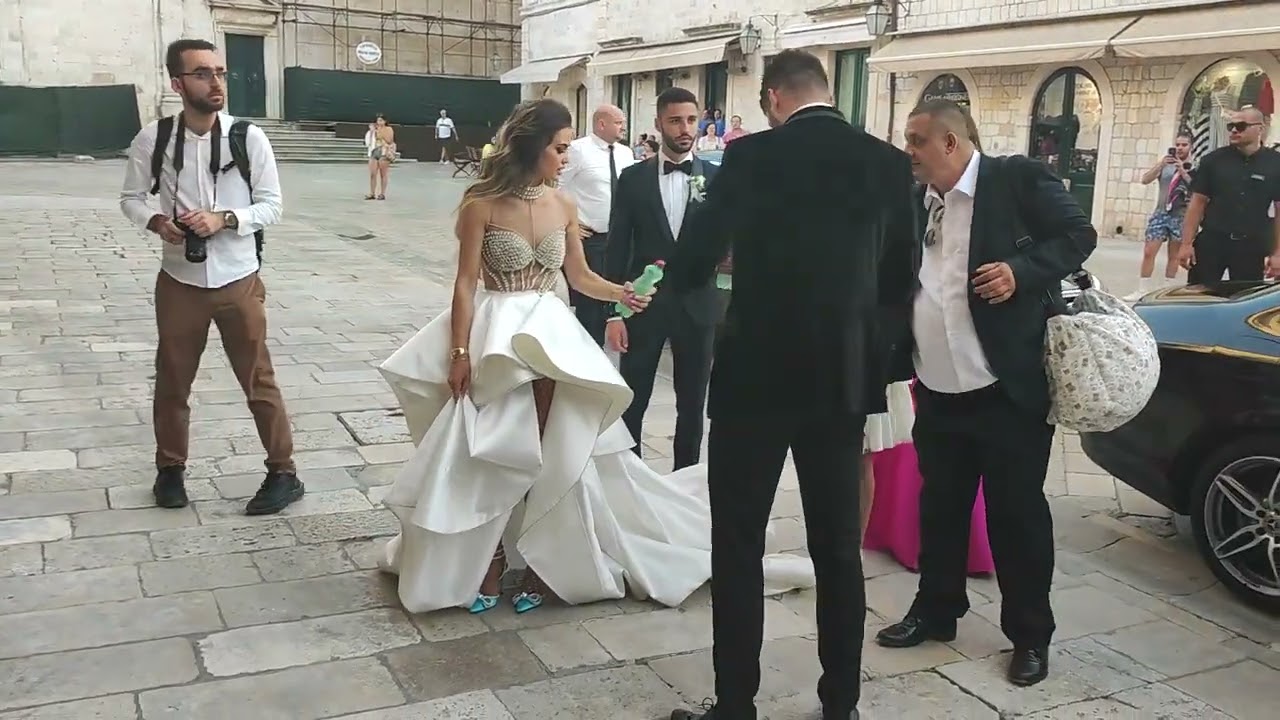 FOTO/VIDEO Adriana i Duje Ćaleta-Car izrekli sudbonosno 'da' u Dubrovniku! 5 YouTube player