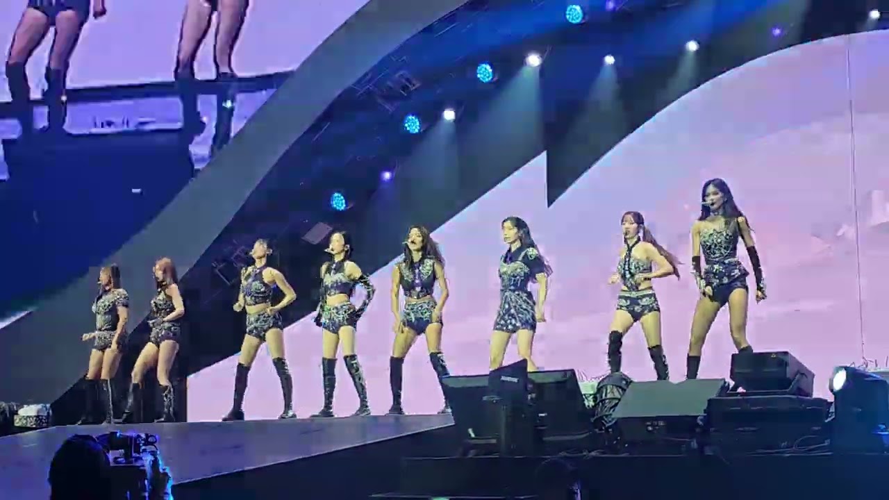 Twice  Ready To Be Live in Bulacan Intro + 1. Set Me Free + 2. Can't Stop Me 4K 60 FPS