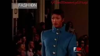 Naomi On The Runway - Oscar De La Renta Fall/Winter 1993