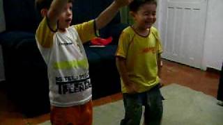 Enzo E Seu Amiguinho Cauã Dançando Crew