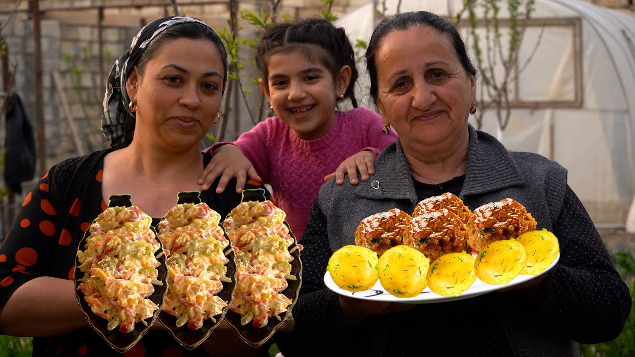 קציצות בקר אזרבייג׳ניות עם סלט ירקות גדול