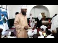 Distribution des livres aux participants de la confrence religieuse dans la mosque altwariq aldawa