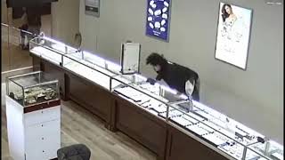 Surveillance video shows jewelry store robbery inside Willowbrook Mall