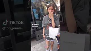 IVE‘s Gaeul is going viral after her reaction to meeting fans while out in Madrid #kpop #shorts