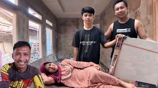 BEDAH RUMAH MEGAH MEWAH MILIK TIGA ANAK YATIM 20 HARI MULAI NGERELIP DAN PEMASANGAN ATAP PLAPON