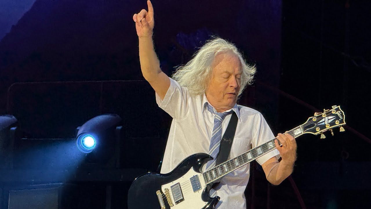 AC/DC at Murrayfield Edinburgh - Have A Drink On Me 