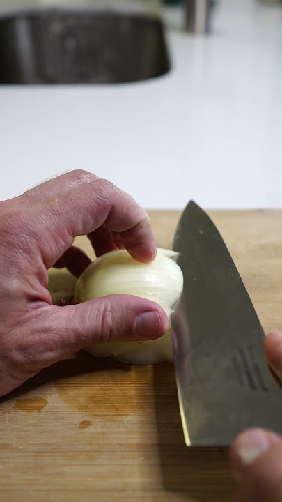 How to Cut an Onion - Jessica Gavin