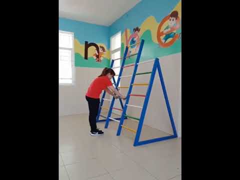 Trèo lên xuống 5 gióng thang.