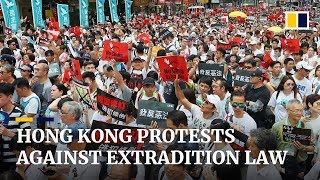 Hundreds of thousands hongkongers braved sweltering temperatures in
one the most unified demonstrations more than a decade to voice their
opposition...