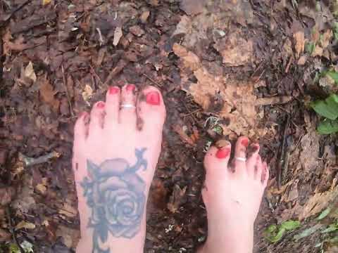 Barefoot Hiking | Hiking in the clouds | Flowers
