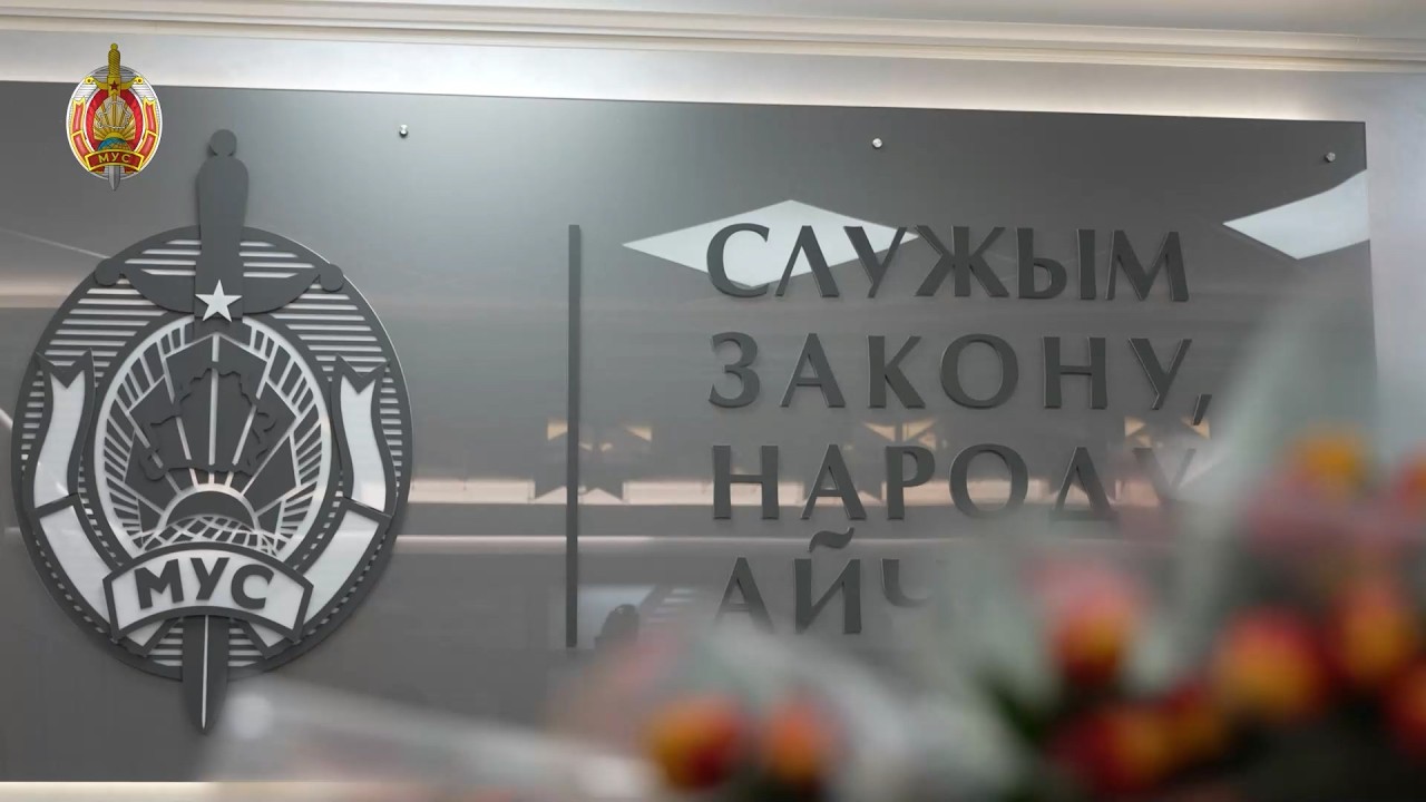 По традиции цветы и теплые пожелания - самым милым и любимым!