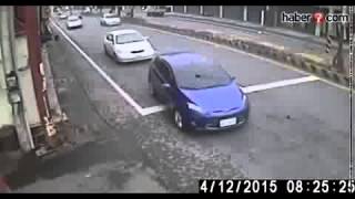 Çılgın Motor Sürücüsü Trafikte Harikalar Yaratıyor.