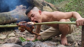 Primitive Technology: Simple chicken trap in the forest and delicious grilled | Survival skills