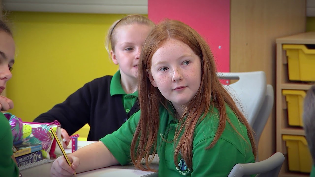 Uned Gyfoes 'Diwrnod Barddoniaeth': Ysgol Gynradd Dyffryn Cledlyn