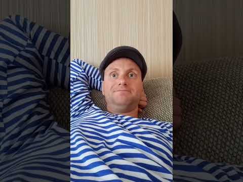 батя засмотрелся боевик и забыл про сына / очень смешное видео #короткие