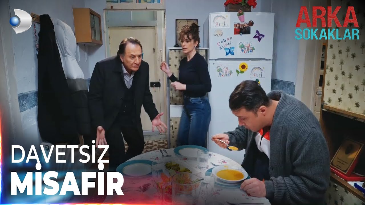 Ünal, özlediği sıcak yuvayı Hüsnü'nün evinde buldu | Arka Sokaklar Özel Klip