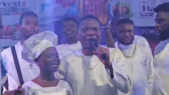 Wow!!! 🌟 Dr Yinka Ayefele Rendered Mega 99's Song On Stage At CCC New Etete Parish.