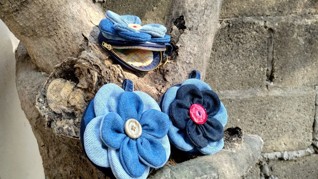 Y SEGUIMOS RECICLANDO / MONEDERO REDONDO CON FLOR / JEANS RECICLADOS