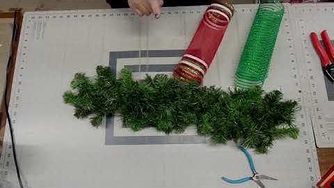 How to Make a Nutcracker Christmas Swag