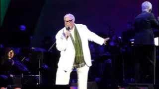 Oogie Boogie's Song by Ken Page (Nightmare Before Christmas Live @ The Hollywood Bowl 10-31-2015)