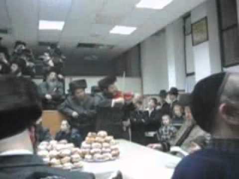 Pittsburger Rebbe on Channukah 5766
