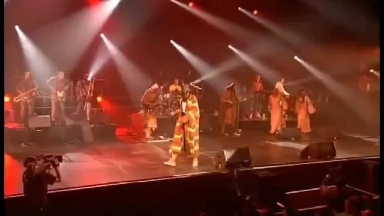 Guarda Tiken Jah Fakoly-Quitte Le Pouvoir su YouTube Guarda Tiken Jah Fakoly-Quitte Le Pouvoir su YouTube