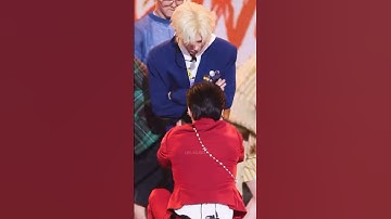Hyunjin’s big hands around Felix’s delicate waist #couple #felix #hyunjin #hyunlix #hyunlixedit #skz