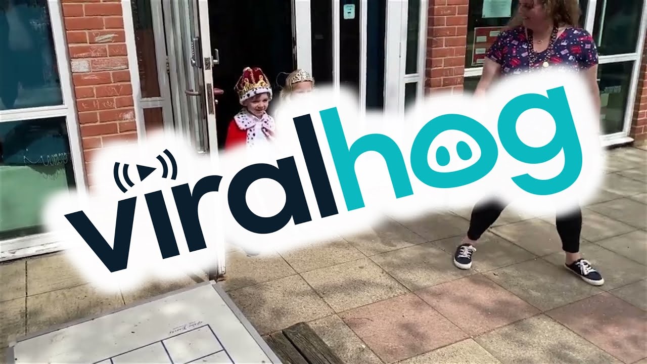 Little Royals Decree Free Ice Cream at Pretend Coronation || ViralHog