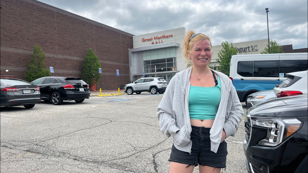 DENNIS RODMAN @ the thriving mall - Celebrity sighting- Great Northern Mall - North Olmsted, OH