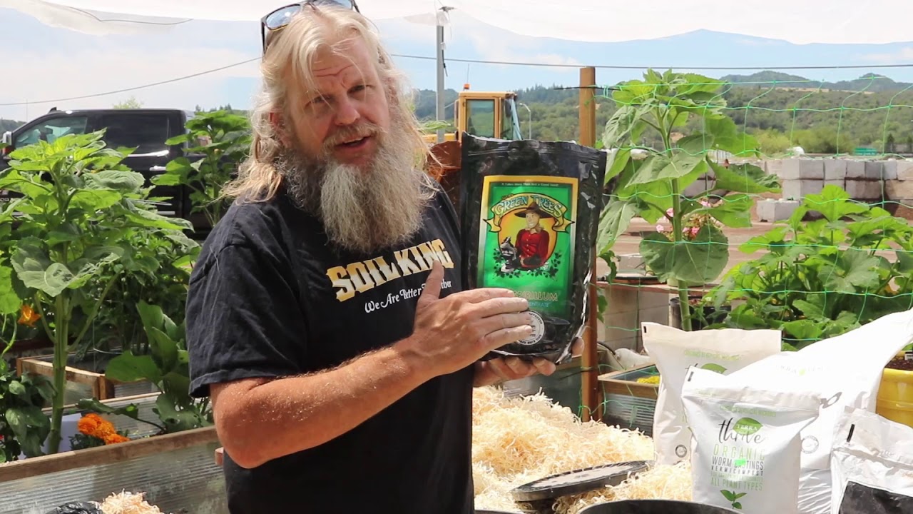 Top Dressing And Fertilizing Your Garden