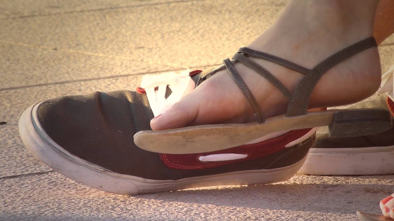 10099, Pies de una mujer en sandalias [Efecto], Partes del cuerpo - YouTube