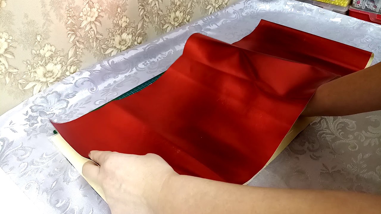 МК Чем клеить кожзам или как сделать двухстороннюю кожу. - YouTube