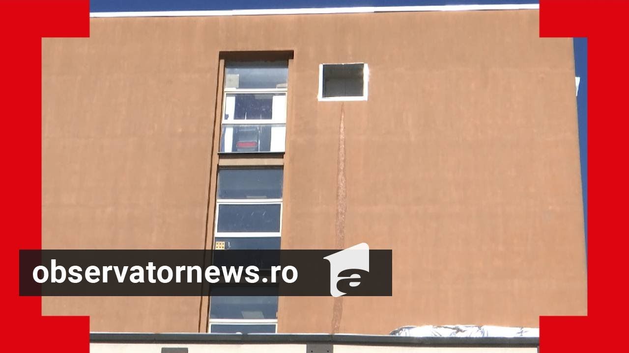 Plouă într-o sală de operații a spitalului din Braşov. Apa scursă s-a strâns în găleți și castroane