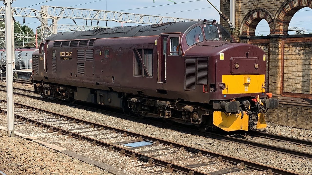 Class 37 37668 Passing Crewe