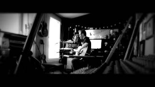 Video thumbnail of "Calogero - "Un jour au mauvais endroit" (session acoustique)"