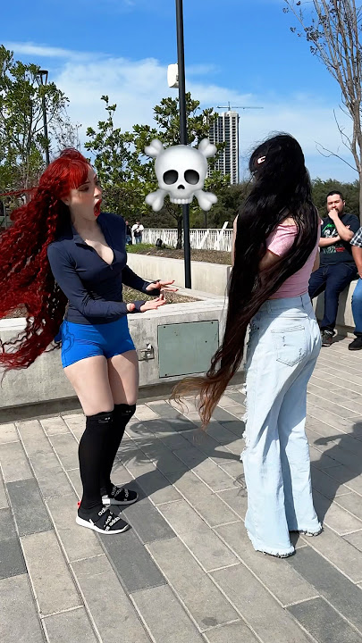 Cree que tiene el cabello largo 💀