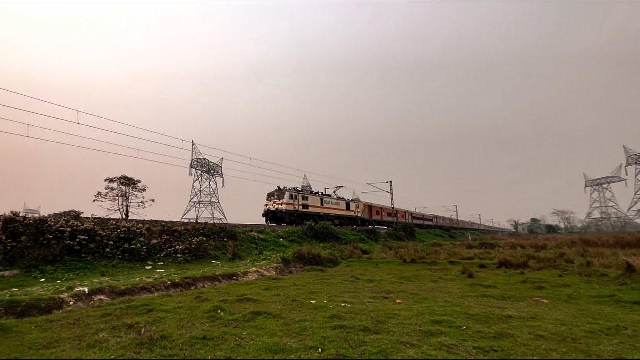GOMOH P7 rushing towards Kishanganj with 22504 DBRT-CAPE Vivek Exp | NFR