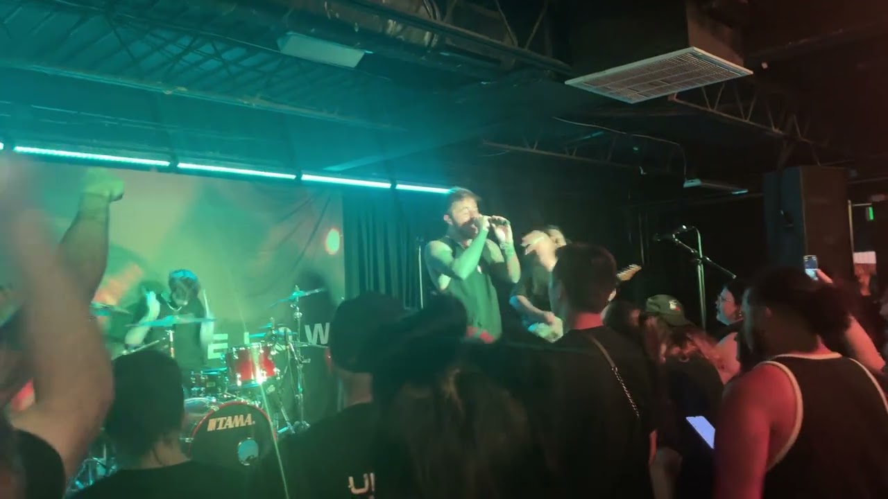 Thousand Below - Hell Finds You Everywhere (Live)