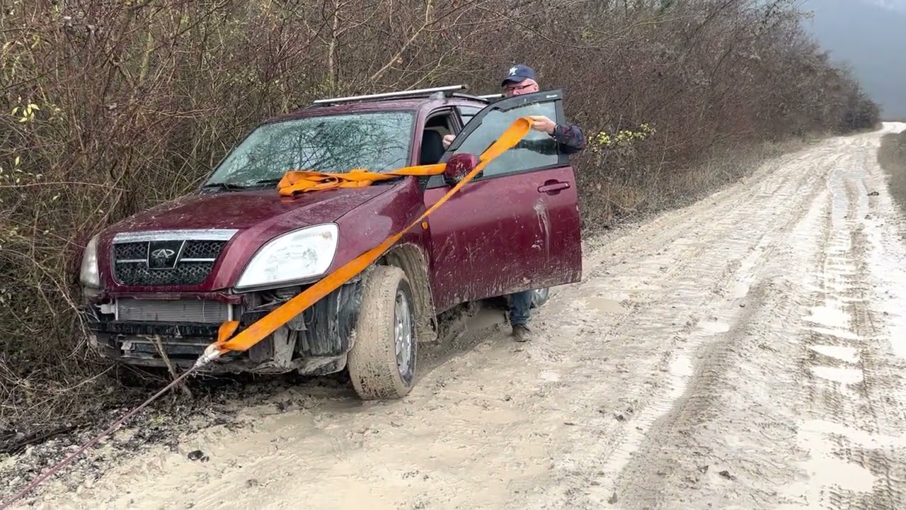Вытаскиваю застрявший авто! Лебедка come up dv 9! УАЗ Хантер горная эвакуация !