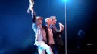 R.E.M Man on the moon + saying bye. Live - Bergen - 08