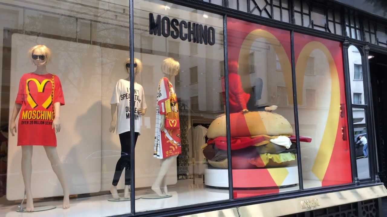 Vitrine Moschino McDonald's 2014 - YouTube