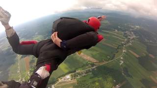 Apprendre à faire du parachute. Progression assistée en chute libre PAC / AFF